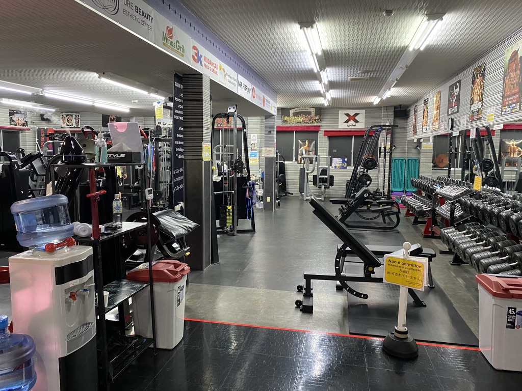 Espaço de treino da X Fitness Gym